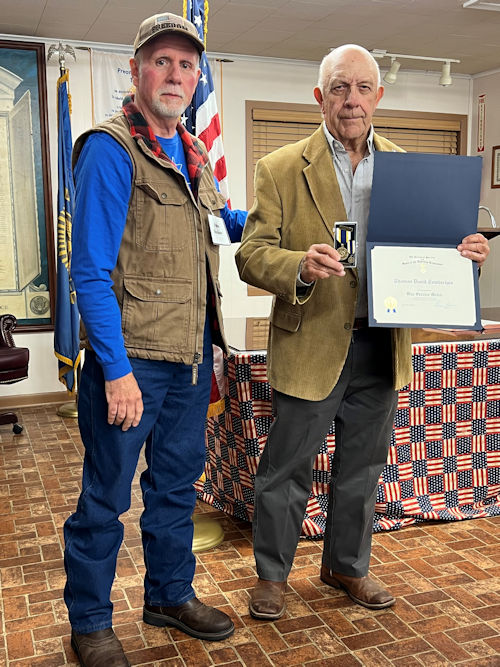 Registrar Dennis Beckham presents the War Service Medal to Compatriot Thomas Tomberlain.